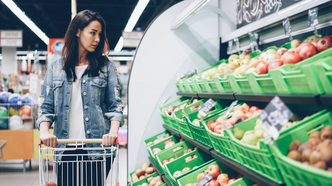 detective in supermarket