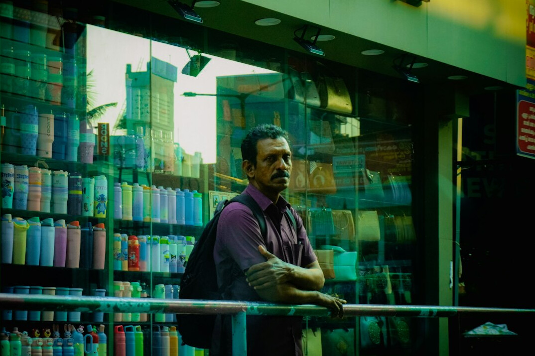 detective in store